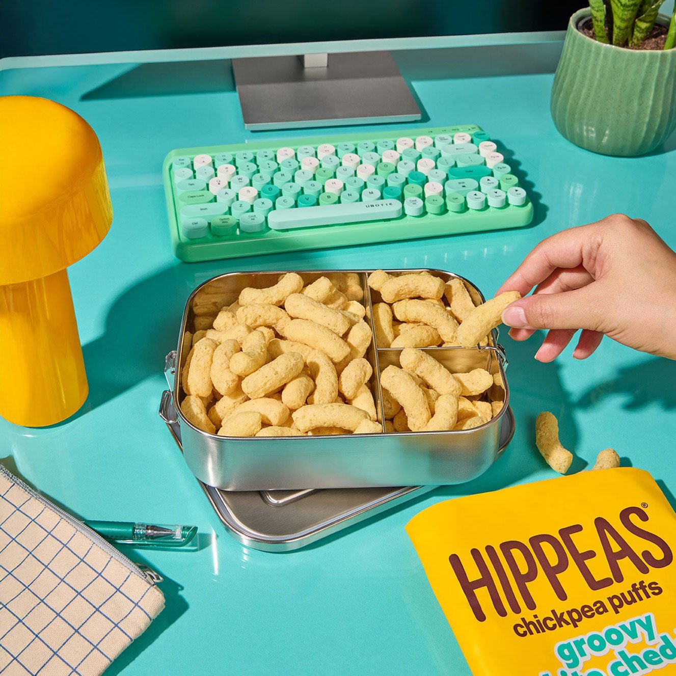 Groovy White Cheddar Puffs - Puffs | HIPPEAS
