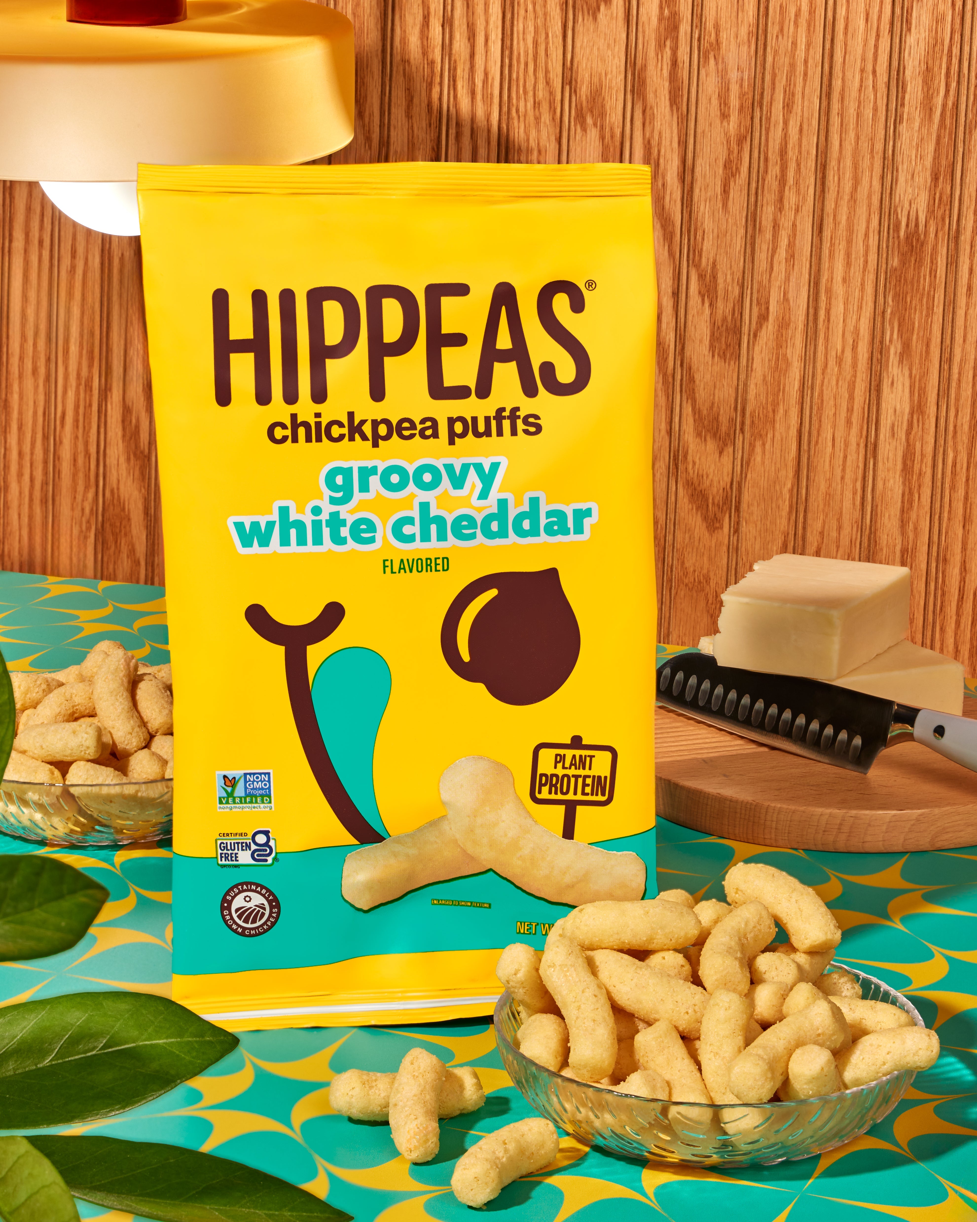 Groovy White Cheddar Puffs - Puffs | HIPPEAS